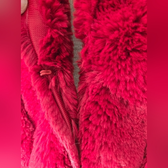 MINKPINK reddish pink (burgundy) soft, textured faux fur coat. XS - Picture 7 of 12